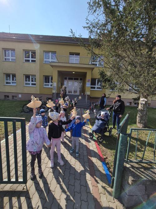 Loučení se zimou - vynášení Moreny